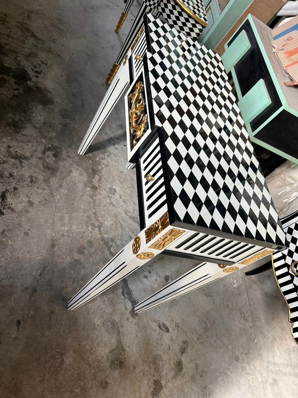Courtly checkered Console Table-Black/white