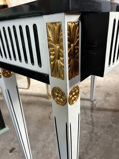 Courtly checkered Console Table-Black/white