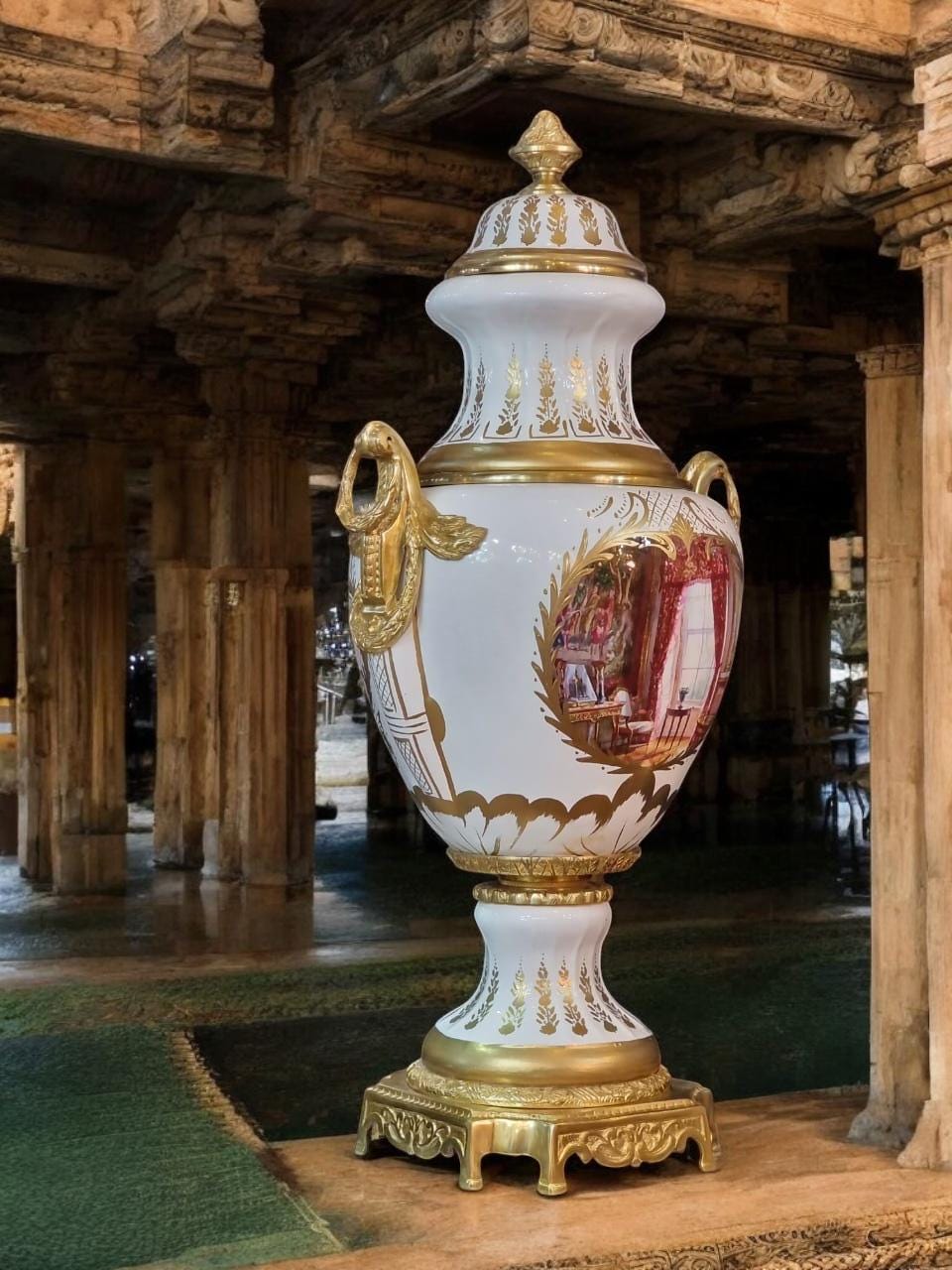 Antique-Style Porcelain Urn Set on Pedestals – Hand-Painted and Gilded