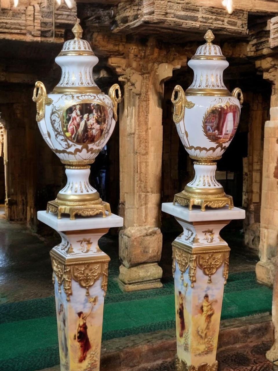 Antique-Style Porcelain Urn Set on Pedestals – Hand-Painted and Gilded