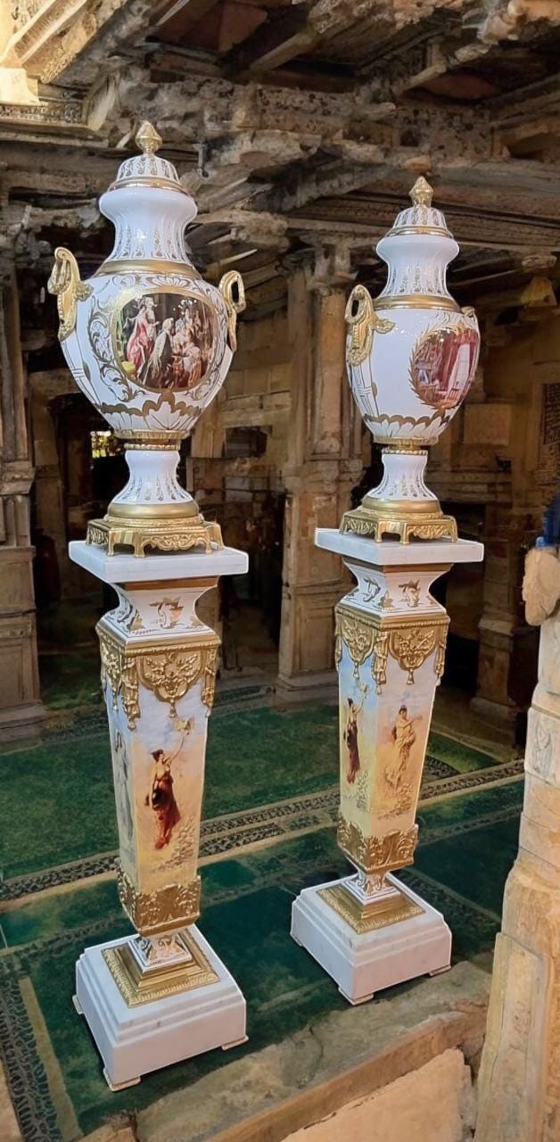 Antique-Style Porcelain Urn Set on Pedestals – Hand-Painted and Gilded