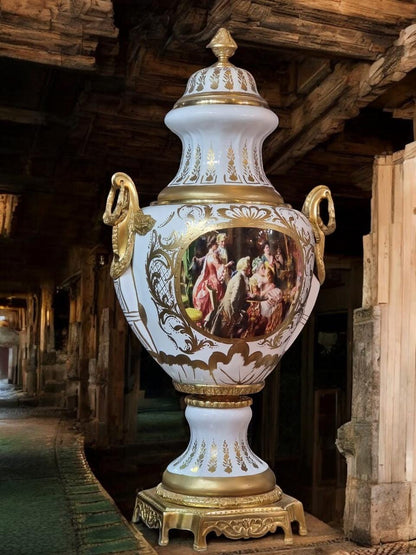Antique-Style Porcelain Urn Set on Pedestals – Hand-Painted and Gilded