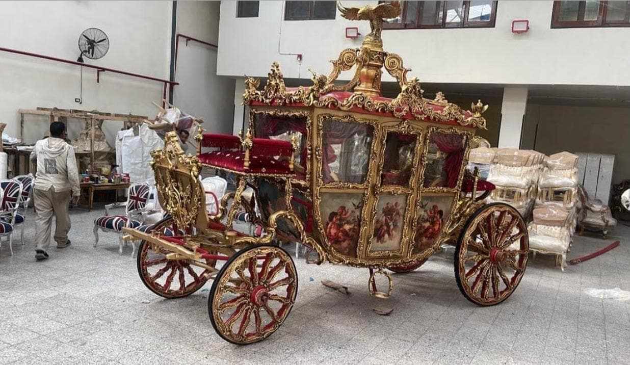 Handcrafted Royal Gold Carriage – Baroque Style Horse-Drawn Coach with Painted Panels & Velvet Interior | Read Description
