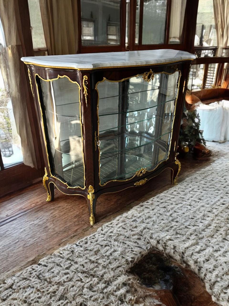 French Louis XV Style Display Cabinet – Glass Curio with Marble Top & Ormolu Gilt Bronze – Antique-Inspired Vitrine