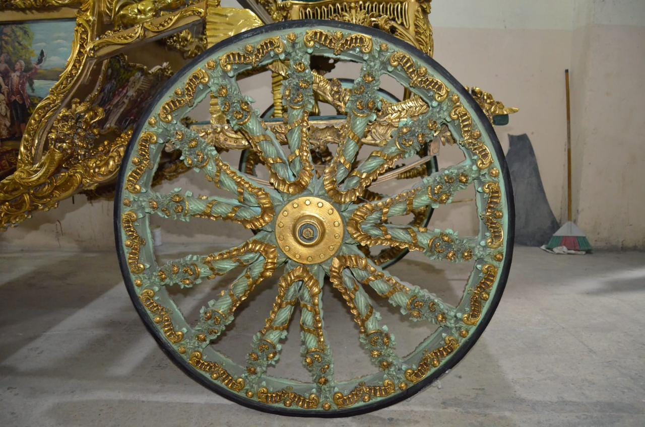 Handcrafted Royal Gold Carriage – Baroque Style Horse-Drawn Coach with Painted Panels & Velvet Interior | Read Description