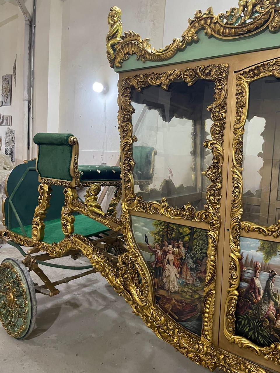 Handcrafted Royal Gold Carriage – Baroque Style Horse-Drawn Coach with Painted Panels & Velvet Interior | Read Description